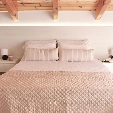 Comfy Loft At Regina Apartment *