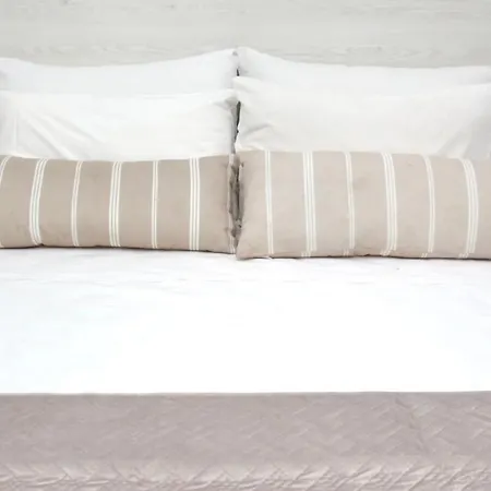 Comfy Loft At Regina * 알리카나스