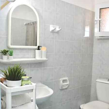 Comfy Loft At Regina * 알리카나스
